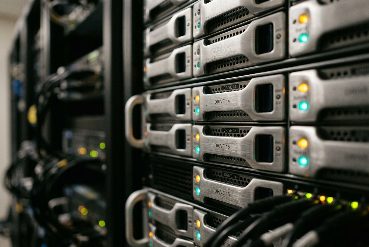 Btrfs: Managing Copy-on-Write Subvolumes, Streaming Incremental Snapshots, and Rebalancing Multi-Device Storage Pools in Production